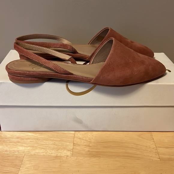 42 Gold Slides NEVER WORN - Picture 2 of 4